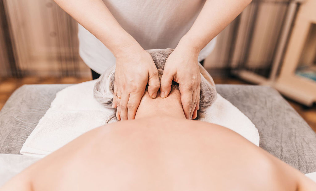 ماساژ برای رفع سردرد و میگرن